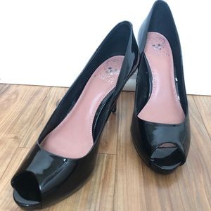 Vince Camuto, peep toe, black paten, pep toe, stylish.